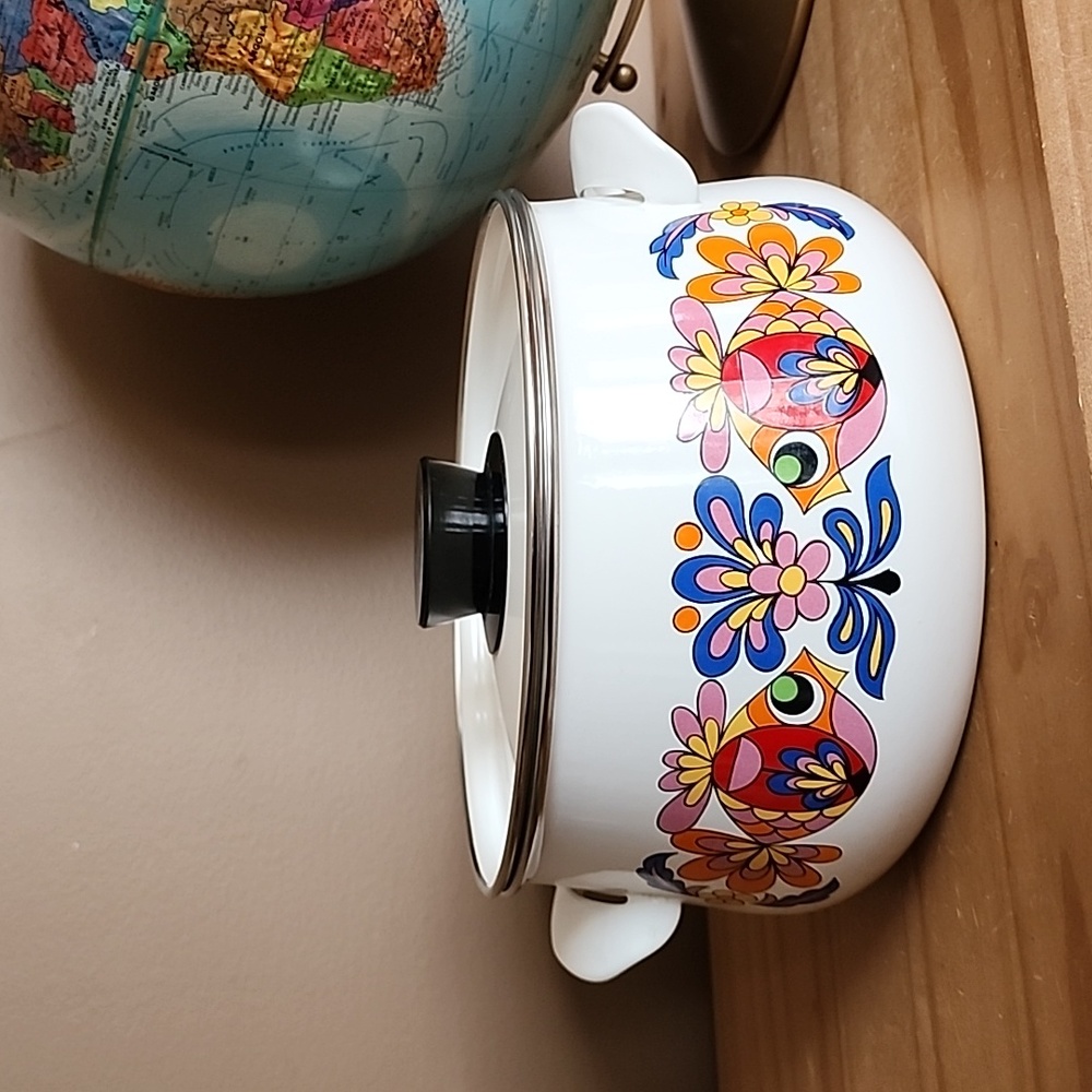 Vintage Rockline enamel cooking pot